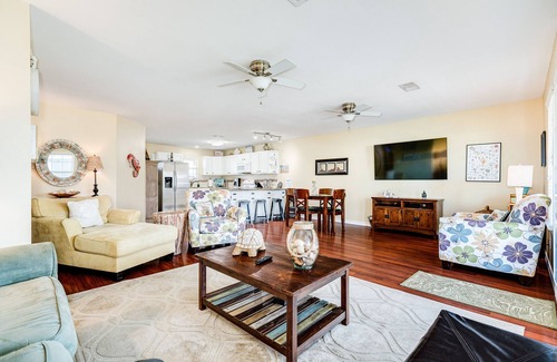 Crystal Beach Casa | Retreat | Steps to Beach | Group Ready | Sleeps 8