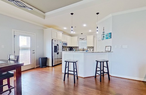 Crystal Beach Casa | Retreat | Steps to Beach | Large Deck | Sleeps 12