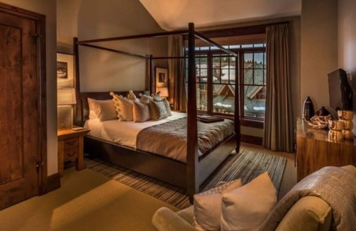Truckee Villa | Retreat to luxury villa in a ski resort with its own unique pulse-driven gondola