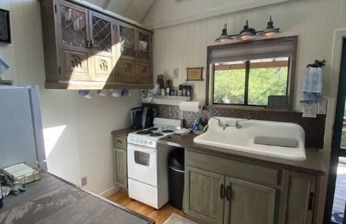 Leakey Cabina | Retreat To Mill Creek Canyon, Leakey TX
