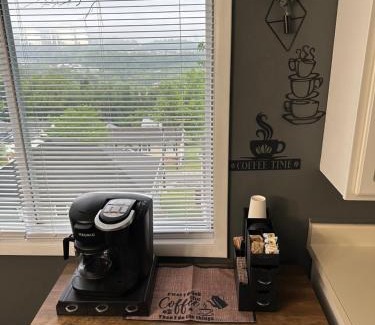 Morgantown Apartamento | Retreat to my Contemporary Home