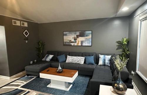 Morgantown Apartamento | Retreat to my Contemporary Home