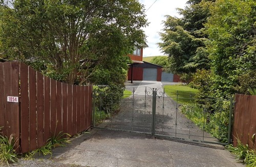 Cheltenham Apartamento | Retírese a la granja y disfrute del arbusto y el arroyo nativos.