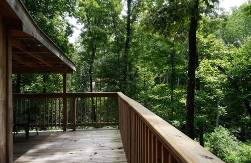 Smithville Cabina | Retreat to Your Private Haven in the Trees