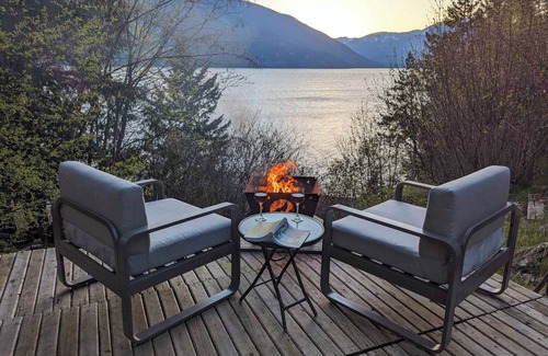 Central Kootenay Casa | Retreat Yourself!
