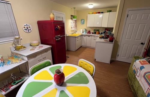 Chapel Hill Casa | Retro 1-bedroom duplex in quiet Chapel Hill neighborhood