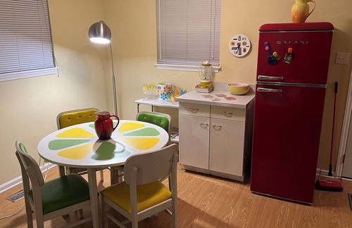 Chapel Hill Casa | Retro 1-bedroom duplex in quiet Chapel Hill neighborhood
