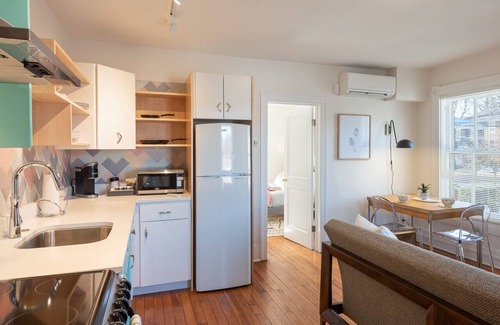 Belmont Apartamento | Retro Apartment| Lux Extended Stay in Belmont