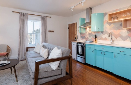Belmont Apartamento | Retro Apartment| Lux Extended Stay in Belmont