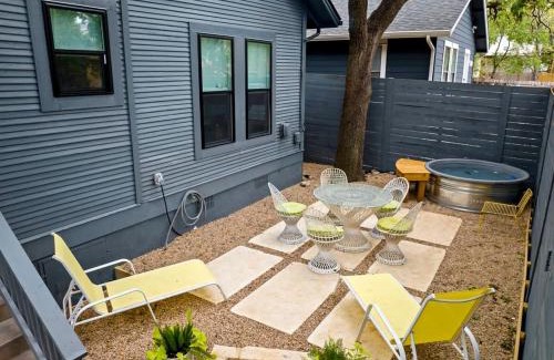 South River City Casa | Retro Austin Home S Congress Ave