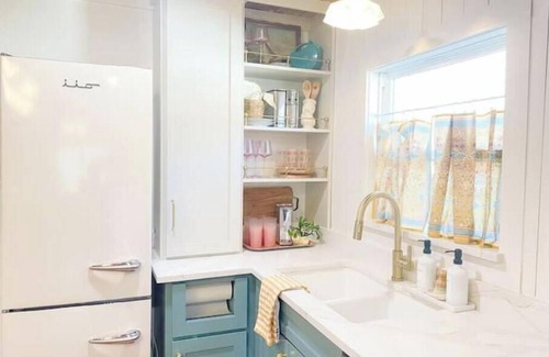 McKinney Casa | Retro Bungalow in Downtown McKinney Fenced Yard & Atari