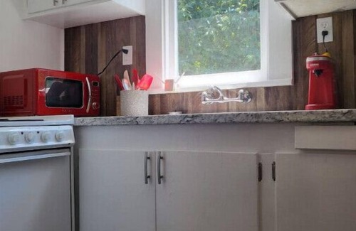 Weott Cabina | Retro Cabin in the Redwoods - remote location close to hiking and the river