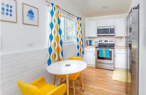 Three Rivers Casa | Retro Casita on the River! only 1 min to SNP gate! Riverfront with swimming