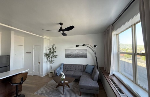 Downtown Klamath Falls Apartamento | Retro-Chic Escape #208