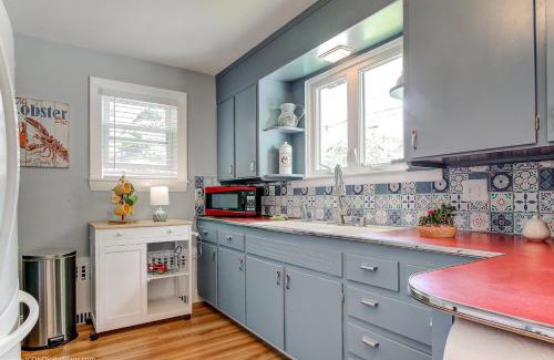 Newport East Casa | Retro Chic Vibes By The Beach