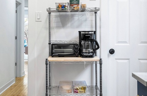 North Center Casa | Walk to Bars/Restaurants/Cubs Games! Sleeps 16 in a HUGE house!
