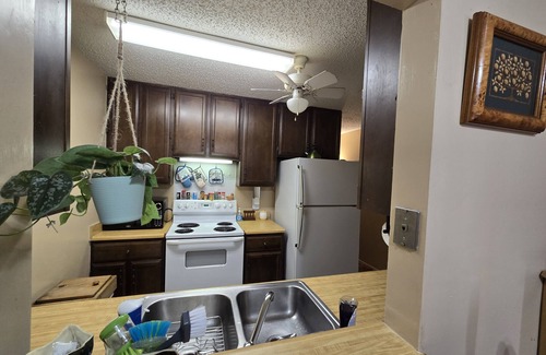 Temple Apartamento | Retro Duplex 2-bedroom in Temple fully furnished for remote workers.