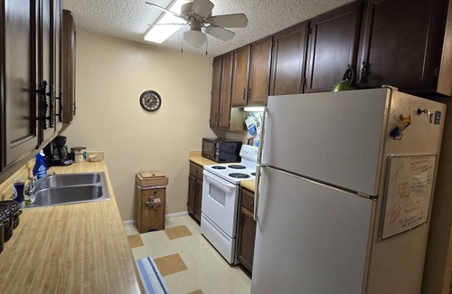 Temple Apartamento | Retro Duplex 2-bedroom in Temple fully furnished for remote workers.
