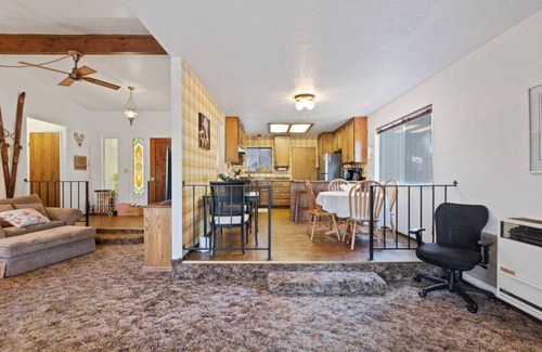 Twain Harte Cabina | Retro Family Cabin in Twain Harte | AC & Bunk Room