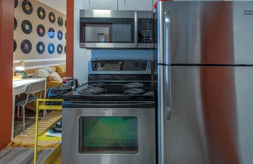 Inglewood Casa | Retro Glam in Ramsay Walk to Stampede Grounds, Inglewood, BMO Center