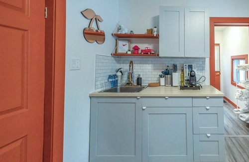 Inglewood Casa | Retro Glam in Ramsay Walk to Stampede Grounds, Inglewood, BMO Center