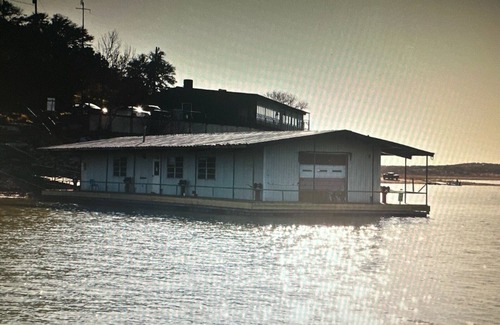 Tow Cabina | Retro Lakefront Cabin with Lots of Amenities
