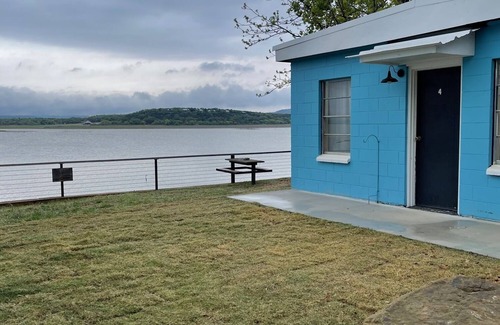 Tow Cabina | Retro Lakefront Cabin with Lots of Amenities