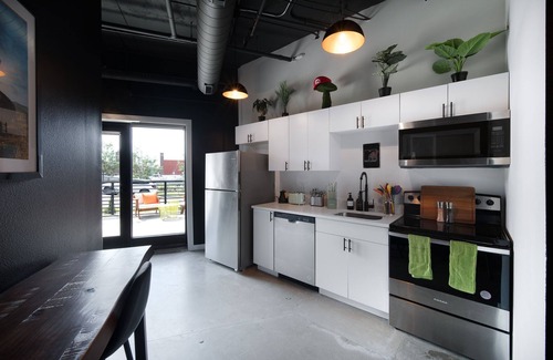 Downtown Des Moines Apartamento | Retro Loft in downtown Des Moines with Terrace, Free Parking, gym, wells fargo