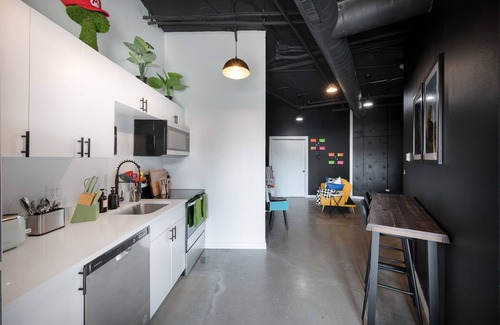 Downtown Des Moines Apartamento | Retro Loft in downtown Des Moines with Terrace, Free Parking, gym, wells fargo