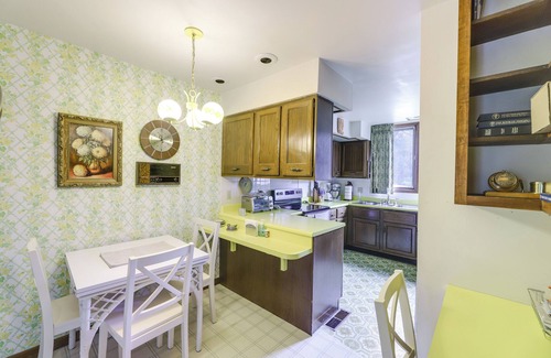 Xenia Casa | Retro Ohio Home on 1-Acre Property