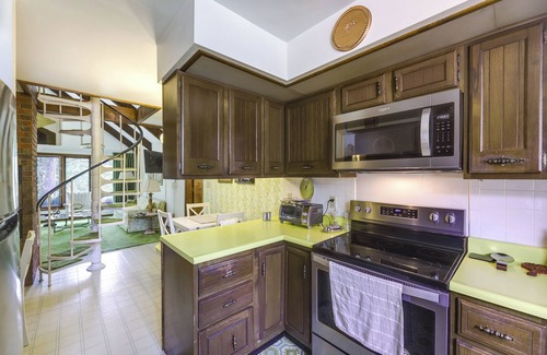 Xenia Casa | Retro Ohio Home on 1-Acre Property