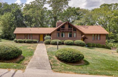 Xenia Casa | Retro Ohio Home on 1-Acre Property