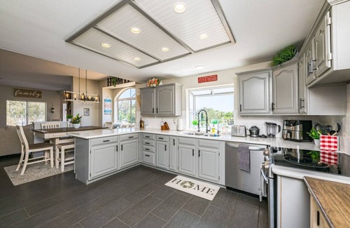 Winchester Casa | Retro Ranch-10bd-Pool-Hot Tub-Games-Pickleball