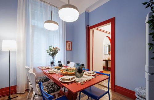 Stari Grad Apartamento | Retro Retreat with Air Hockey Old Town Heart