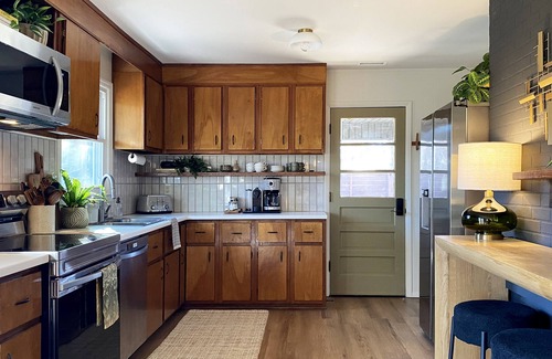 Alexander Casa | Retro Retreat with Hot Tub Near Downtown Asheville *Safe from Hurricane Helene*