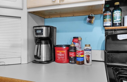 Donelson Casa | Retro Retreat with Waffles! Private/Close to BNA