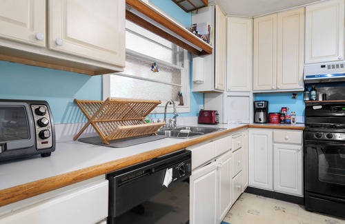 Donelson Casa | Retro Retreat with Waffles! Private/Close to BNA
