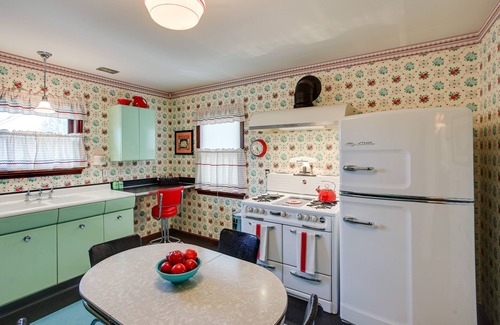 West End Casa | Retro-Style Home in Ruston: Walkable Location!