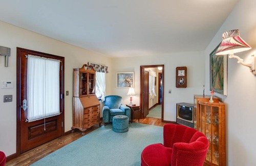 West End Casa | Retro-Style Home in Ruston Walkable Location!