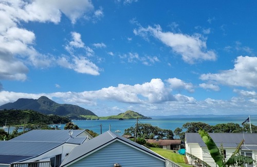 Whangarei Heads Casa | Retro styled classic kiwi bach in Taurikura