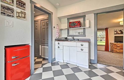 Blanco Cabaña | Retro Updated Blanco Abode - Steps to Main Street!