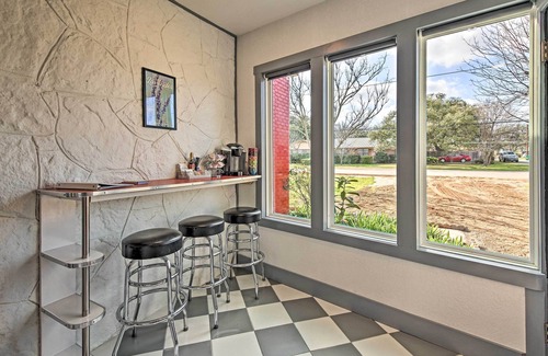 Blanco Cabaña | Retro Updated Blanco Abode - Steps to Main Street!