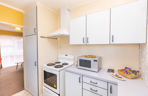 Castlecliff Casa | Retro vibe 2 bedroom house across from Castlecliff beach