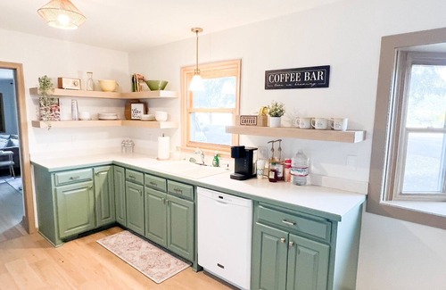 Chaska Casa | Retro vibes 4-bedroom home in Chaska with WiFi, AC, bike