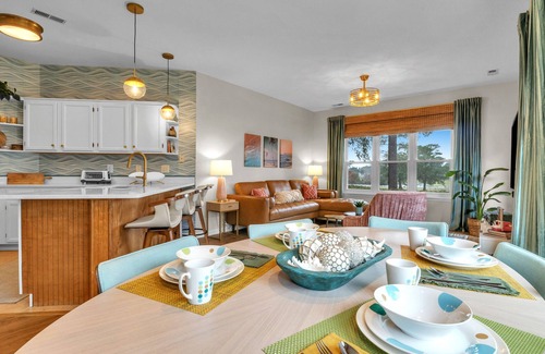 Sea Trail Condominio | Retro Vintage Palm Springs vibe!
