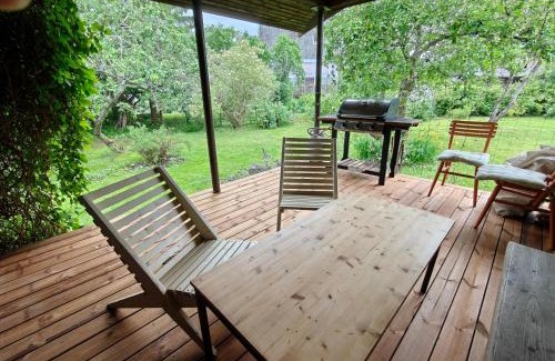Kadriorg Casa | Retrohõnguline suvila saunaga Laulasmaal, privaatne puhkus mere lähedal