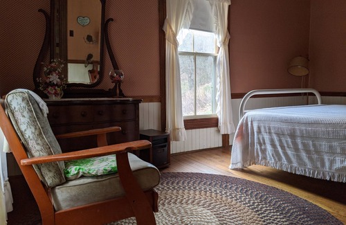 Grassy Creek Otro | Return To A Simpler Time at Lazy Y Mountain Farm
