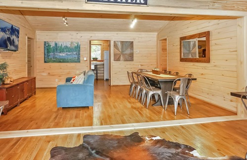 Wimberley Casa | Reunion Cabin - 2 Bedroom Cabin, Resort Pool, Commercial kitchen