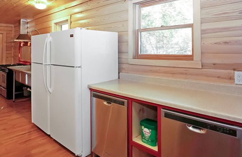 Wimberley Casa | Reunion Cabin - 2 Bedroom Cabin, Resort Pool, Commercial kitchen