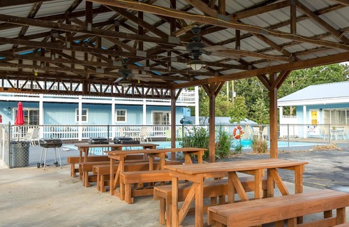 Indian Point Complejo | REUNION HALL CON ALOJAMIENTO CERCA DE SILVER DOLLAR CITY!